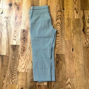 EUC Elle Capri pants